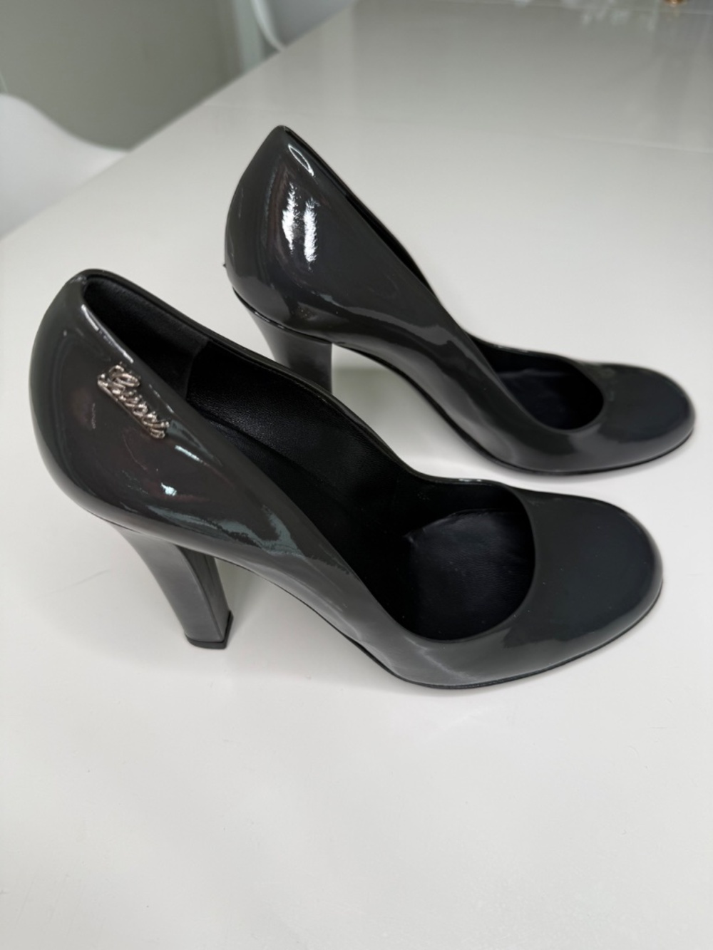 GUCCI Vitello Vernice Soft Nero Round Toe Pump Heels - Size 38.5 - Dark Gray